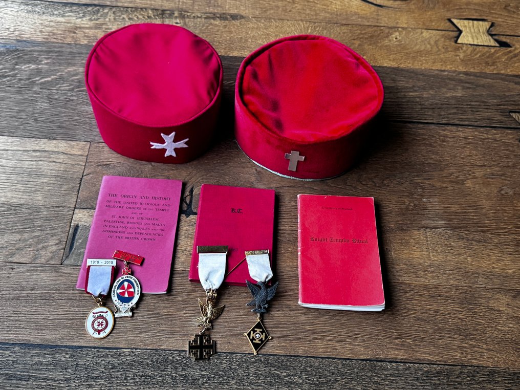 United Kingdom - Service medallion - Rare set of 9 lots( Hats, Medals and Books)/Knight Templar/ Orders of the Temple #1.0