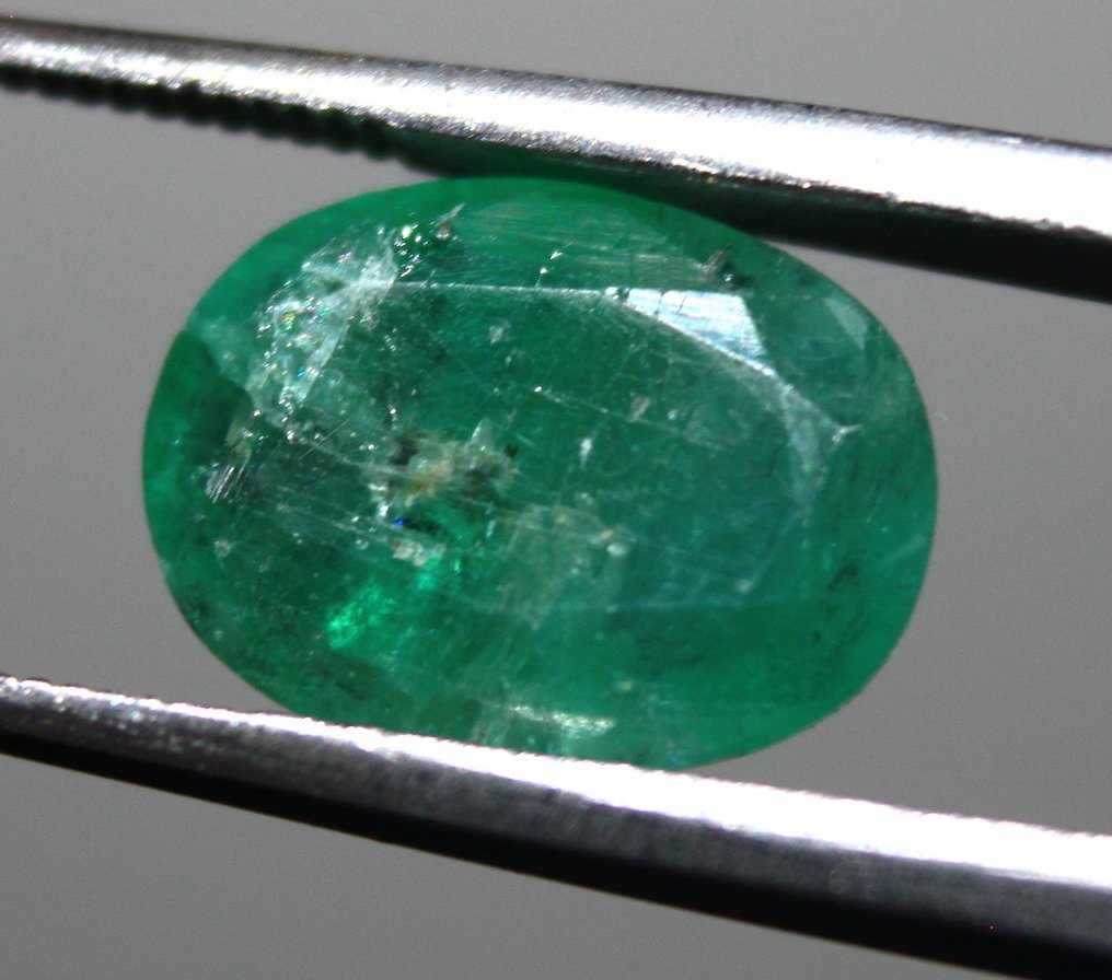 2.75 carats emerald Faceted - Height: 11 mm - Width: 8 mm- 0.55 g #3.2
