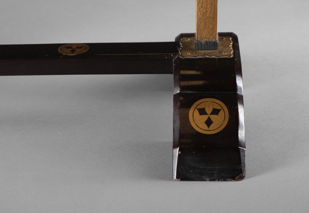 手巾架 (tenugui’kake) - 漆木，镀金铜 - 日本 - 江户晚期（19世纪上半叶） #2.1