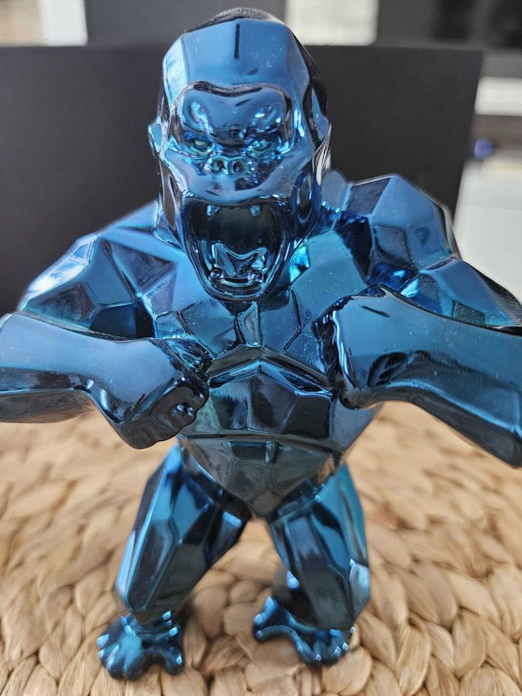 Richard Orlinski (1966) - Veistos, Kong bleu - 13 cm - Hartsi, Kromipinnoitus #3.2