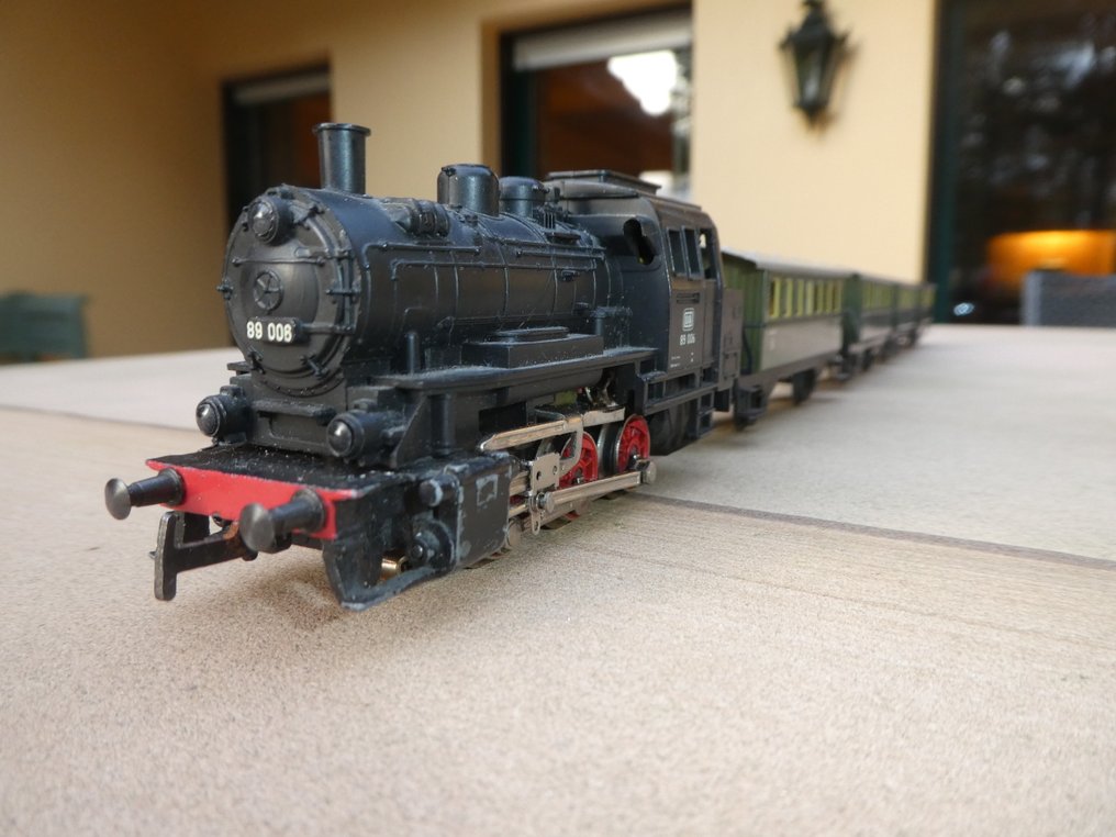 Märklin H0 - 3000/4040 - Set di treni (5) - Treno passeggeri di linea secondaria, locomotiva a tender BR 89 con 4 carri piattaforma. - DB #1.0