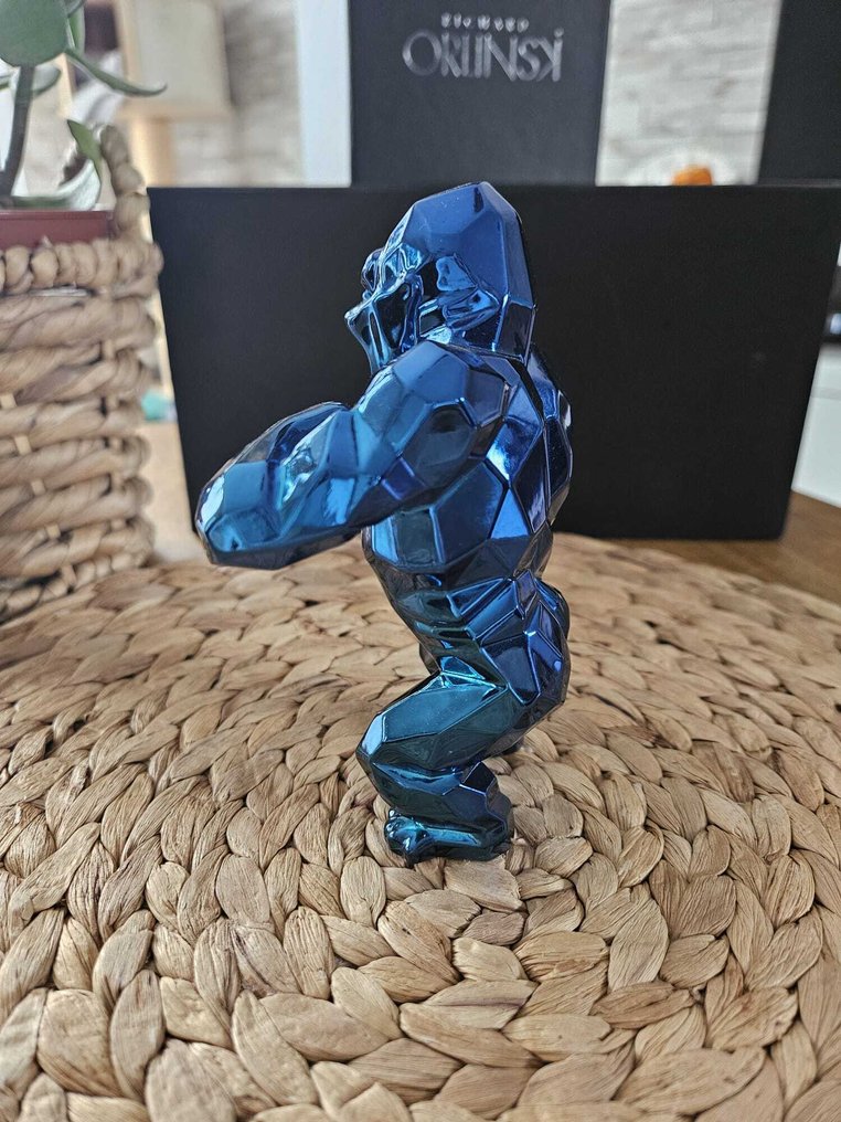 Richard Orlinski (1966) - Veistos, Kong bleu - 13 cm - Hartsi, Kromipinnoitus #2.1