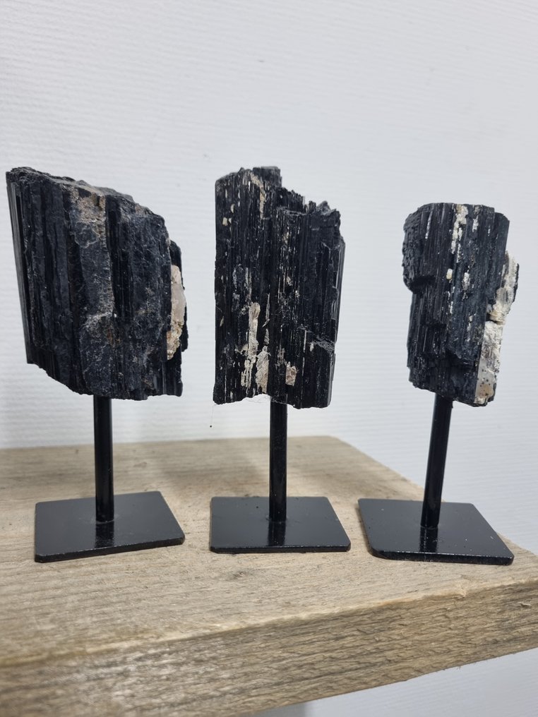 华丽的托尔玛林套装，放置在豪华底座上。 自由形式- 1026 g #1.0