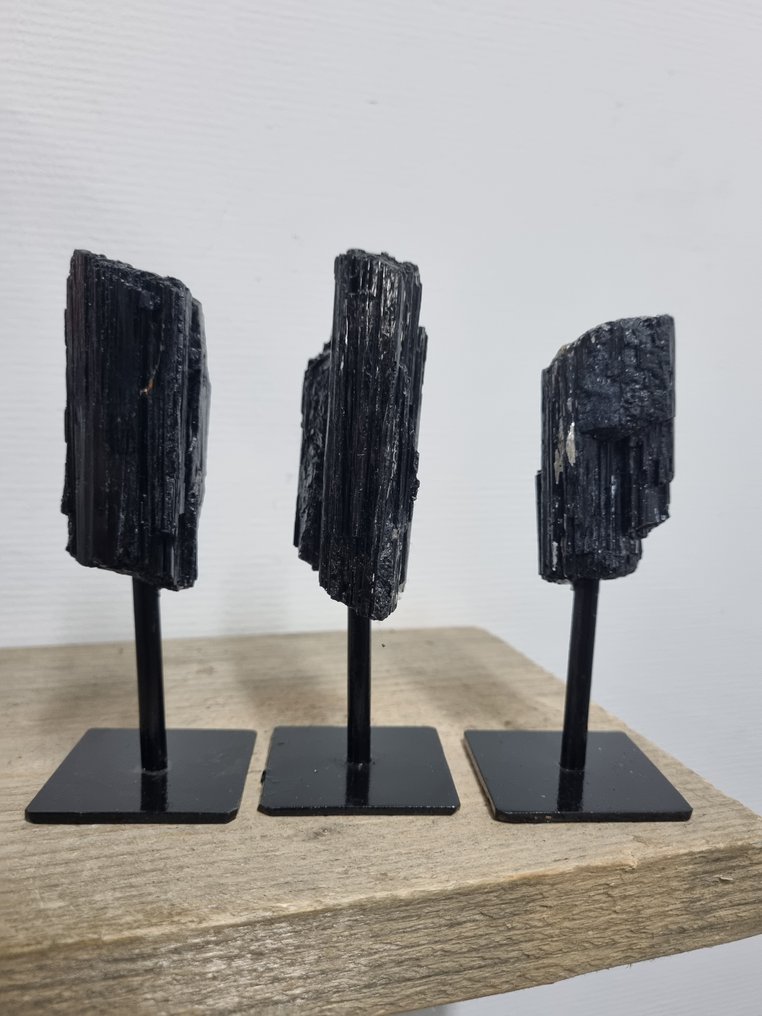 华丽的托尔玛林套装，放置在豪华底座上。 自由形式- 1026 g #1.0