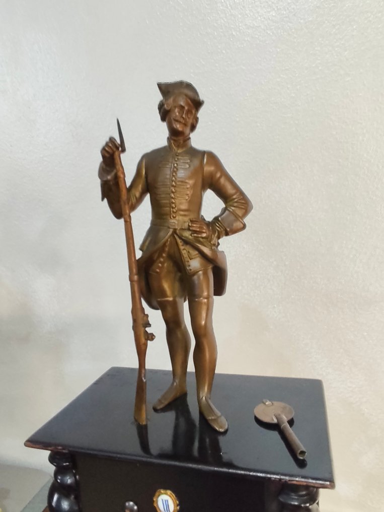 Relógio de lareira com figura - Antigo - Bronze dourado, Castanheiro - 1850-1900 #1.0