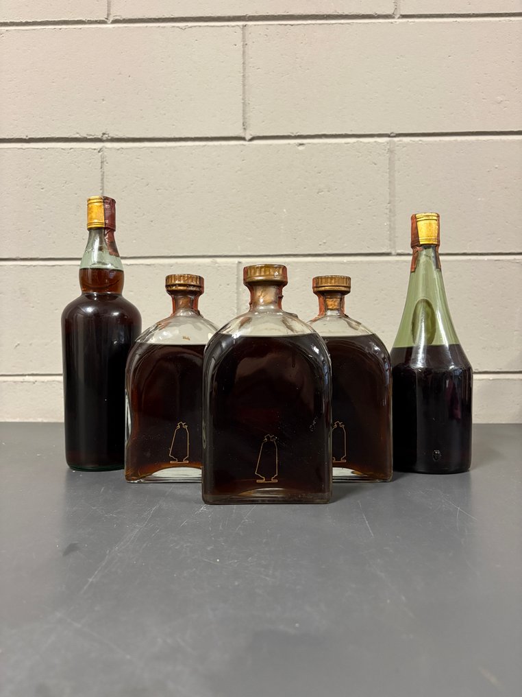 Sandeman Bros & Co. - Capa Vieja & Capa Negra  - b. 1970s - 75cl - 5 bottles #1.0