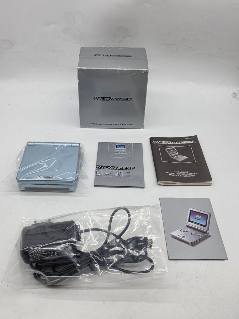 Nintendo - Gameboy Advance SP - Limited Edition Artic Blue - AGS-001 Screen - boxed with unique serial# AGS - RARE Limited - 電子遊戲機 - 帶原裝盒 #1.0