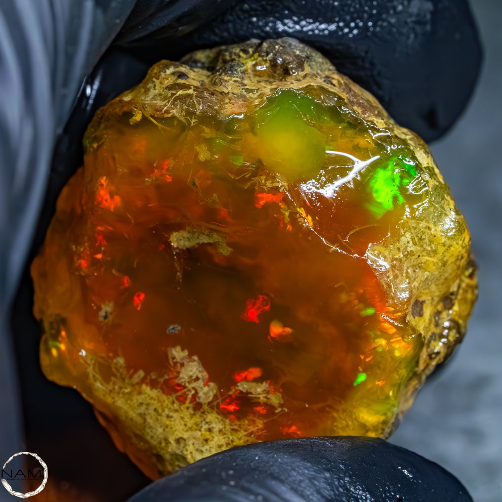 Sjælens ild – Den strålende crystal opal 122,75 karat- 24.55 g #1.0