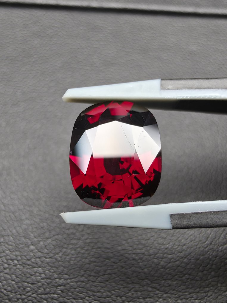 Rosso Spinello  - 6.34 ct - Antwerp Laboratory for Gemstone Testing (ALGT) #4.3