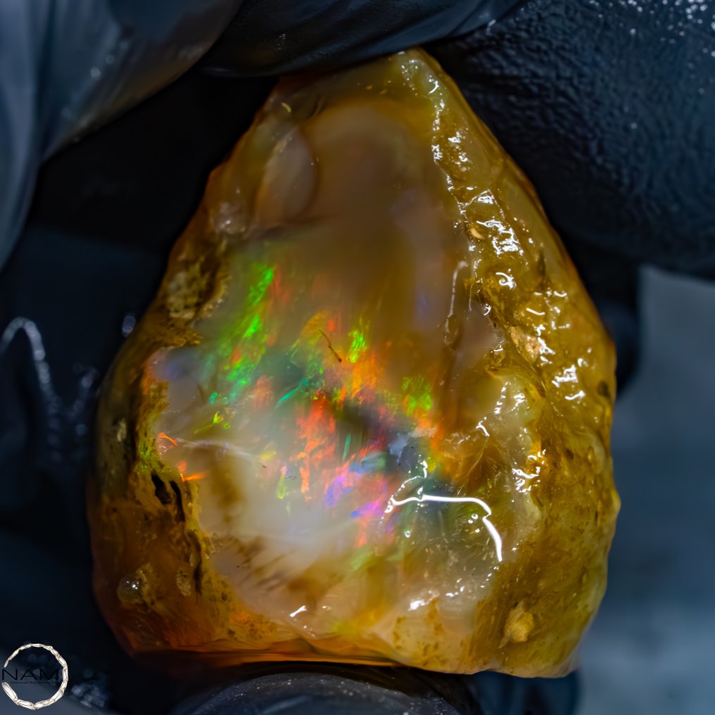 璀璨深邃——具有浓郁色彩的水晶欧泊 111,25ct- 22.25 g #1.0