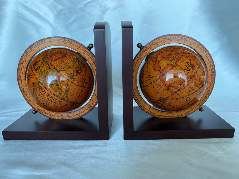 Globe - 1970-1980 - Vintage bookend with globe and world map #1.0