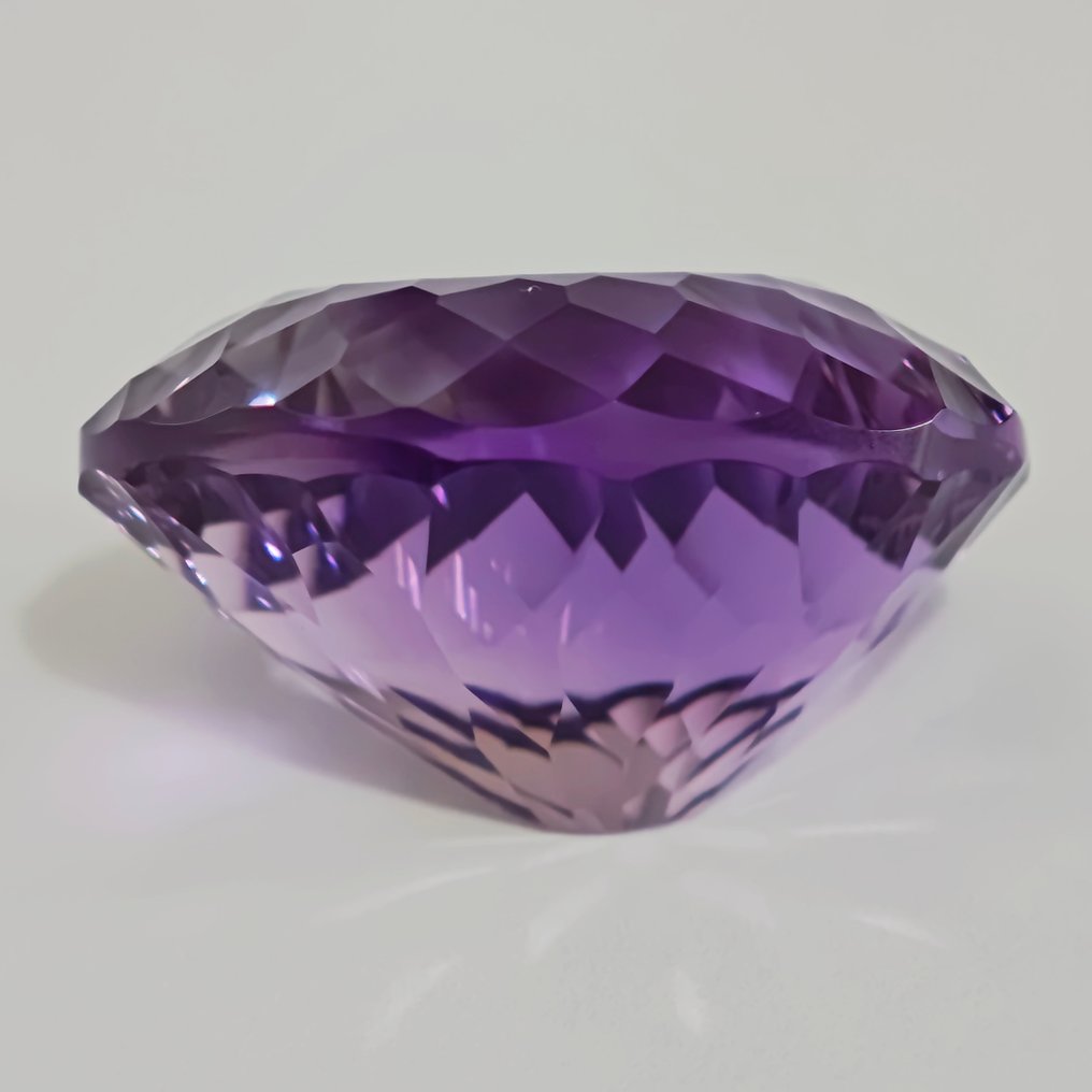 Ingen reservasjonspris Ametyst - 65.73 ct - Antwerpen laboratorium for edelsten testing (ALGT) - Intens lilla ametyst #3.2