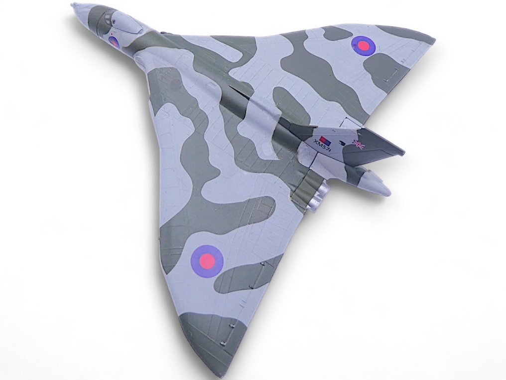 Royal Air Force, Royal Navy (UK) 1:100, 1:120, 1:234 - Model military vehicle (3) - Avro Vulcan / Hawker Hunter / Spitfire Mk.V - World War II - Series: 'If you want peace, prepare for war,' #4.3