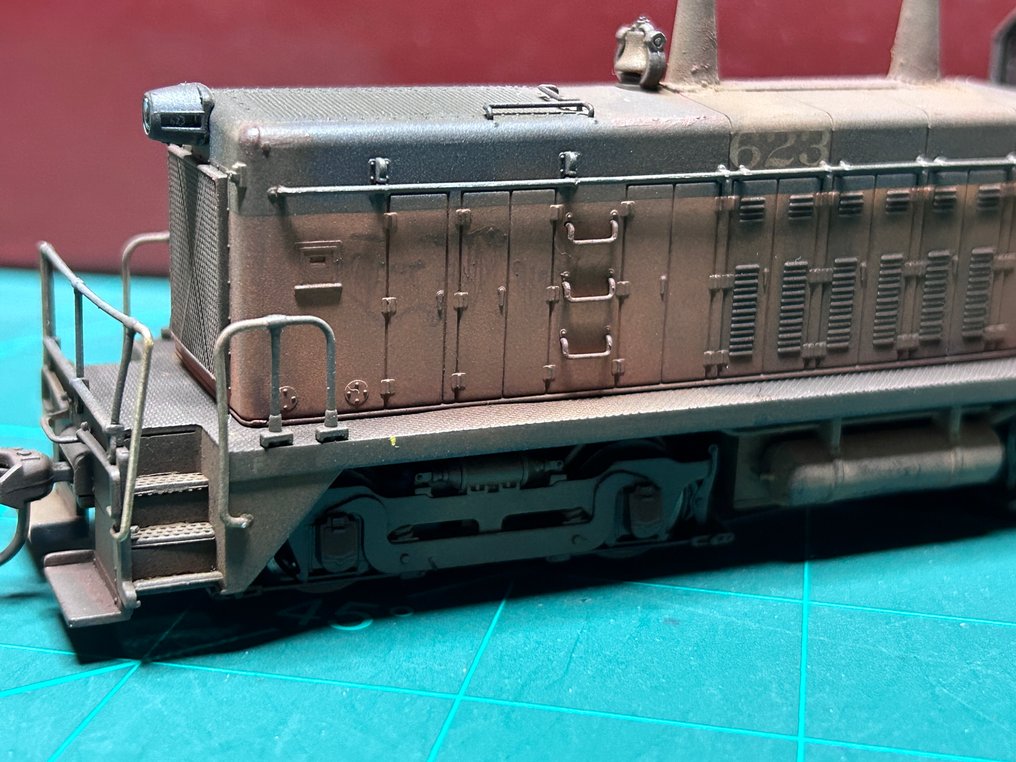 Broadway ltd H0 - 2648 - Πετρελαιοκίνητη-ηλεκτροκίνητη μηχανή τρένου (1) - EMD SW7 - Milwaukee Road #2.1