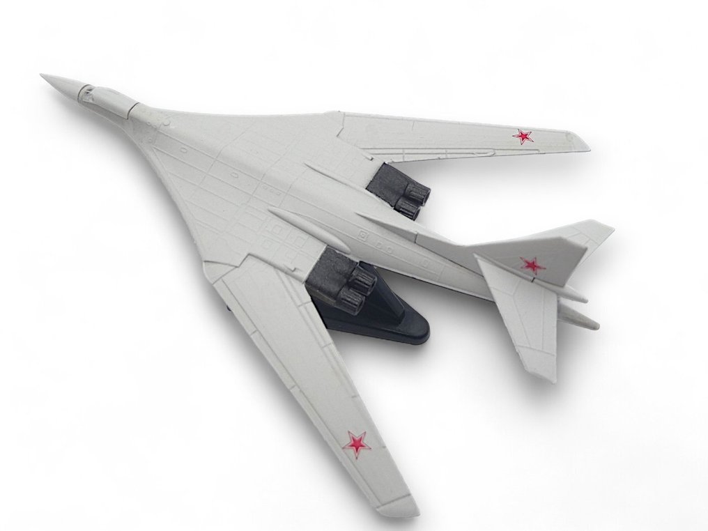 Sovetskaja Armija (URSS) 1:100, 1:136, 1:400 - Model pojazdu wojskowego  (4) - Tupolev Tu-160 / MiG-23 / MiG-15 / Yakovlev Yak-3- World War II - Seria: "Proletariusze wszystkich krajów, łączcie się!" #4.3