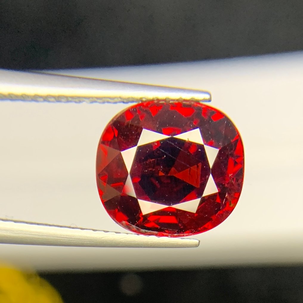 No reserve price - 1 pcs  Red Garnet  - 5.78 ct - International Colored Gemstone Association (ICA GemLab) - Natural spessartine #1.0