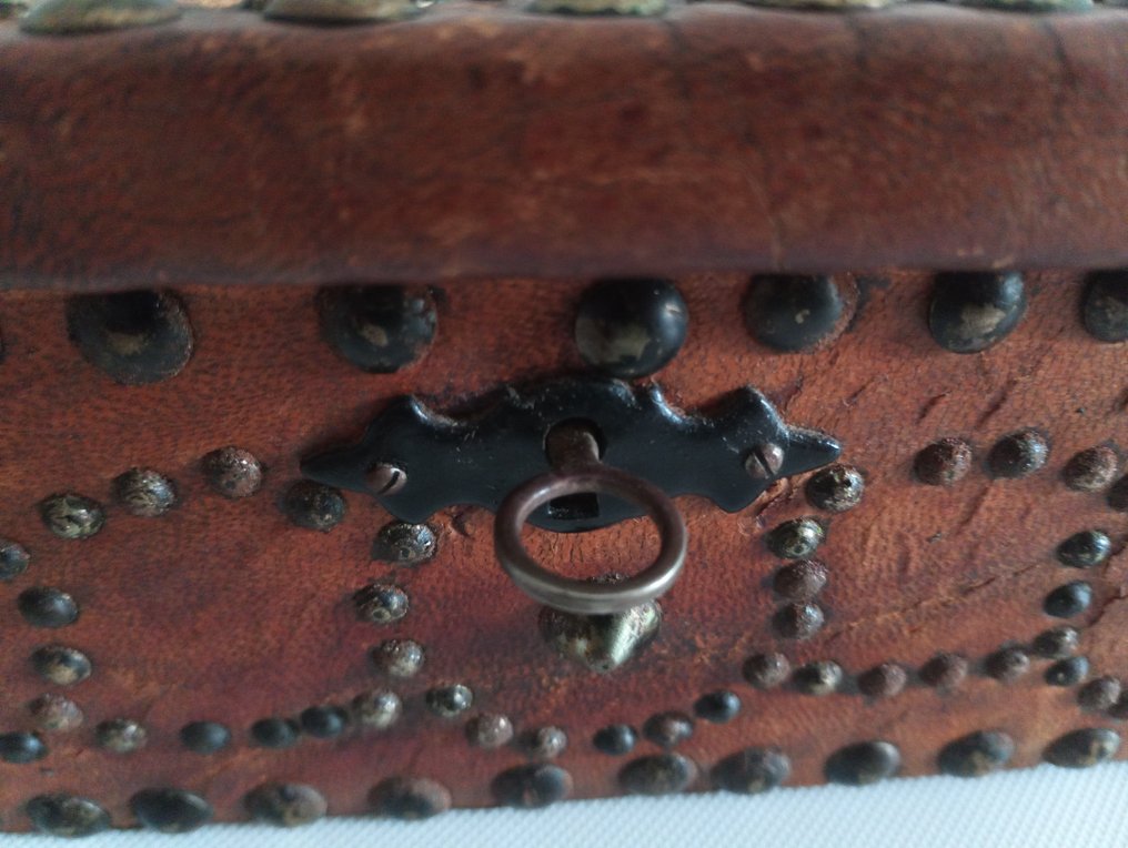 Opbevaringskiste - Træ - originalt læder og nøgle #1.0