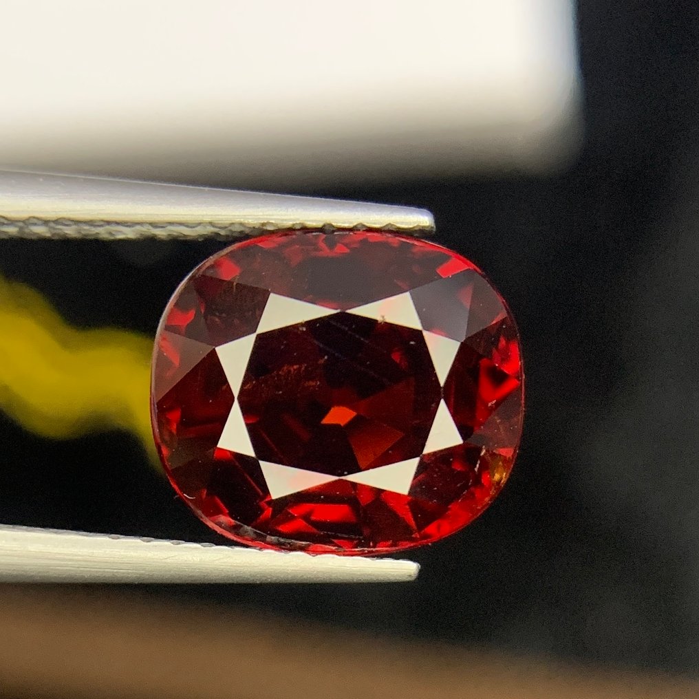 No reserve price - 1 pcs  Red Garnet  - 5.78 ct - International Colored Gemstone Association (ICA GemLab) - Natural spessartine #3.2