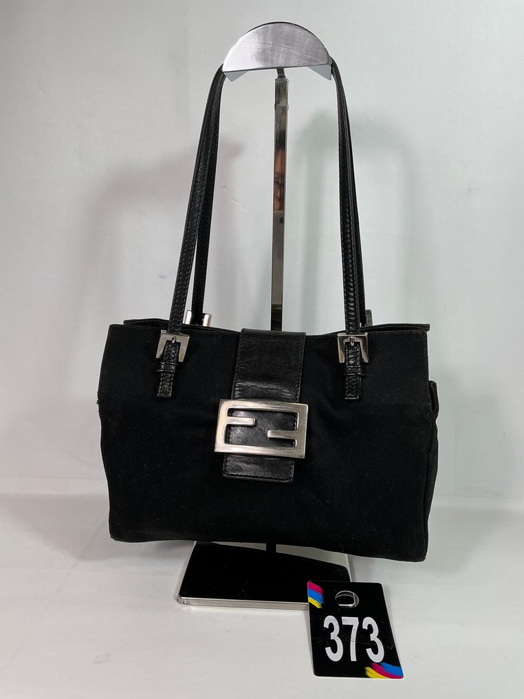 Fendi - Axelremsväska #2.1