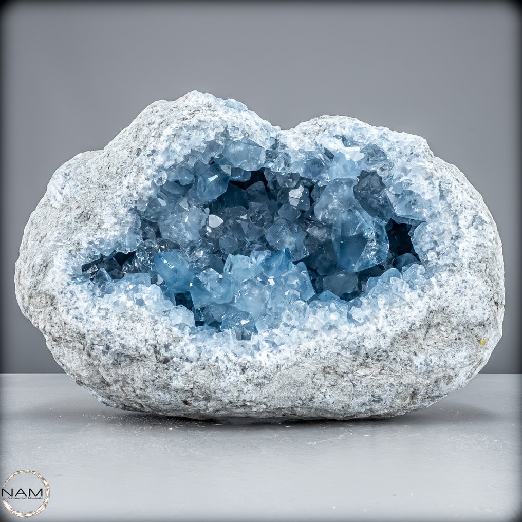 Φυσική δρουζ σε σεληνιακό ασβεστόλιθο. Ο ουρανόχρωμος θησαυρός από τη γη.- 9600.18 g #1.0