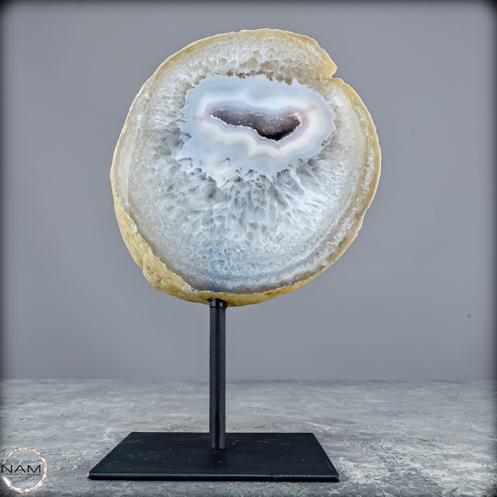 Természetes vágású geode chalcedony és agate Standon- 804.91 g #1.0