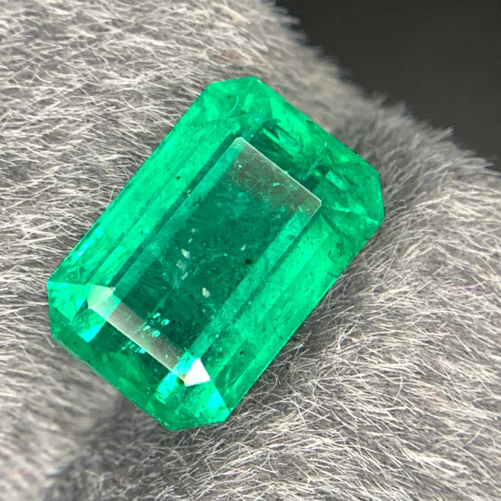 1 pcs  绿色 祖母绿  - 4.51 ct - 美国吉尔德宝石实验室 - 微不足道 #1.0