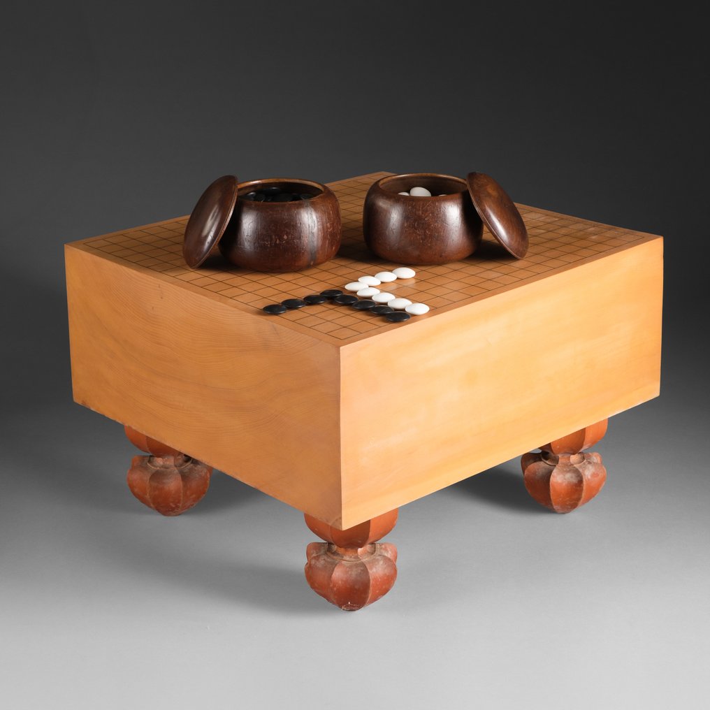 Τραπέζι Go-game 碁盤 (goban) πλήρες με go-stones 碁石 (go-ishi) - 17,2 κιλά - Μασίφ ξύλο, Γυαλί, Σχιστόλιθος - Ιαπωνία - Shōwa period (1926-1989) #1.0