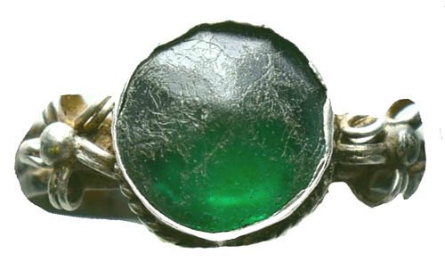 Μεσαιωνική Πλατά - Δαχτυλίδι με περιμετρική στερέωση, με πράσινο κρύσταλλο cabujón, 20 χιλιοστά. Δαχτυλίδι  (χωρίς τιμή ασφαλείας) #1.0