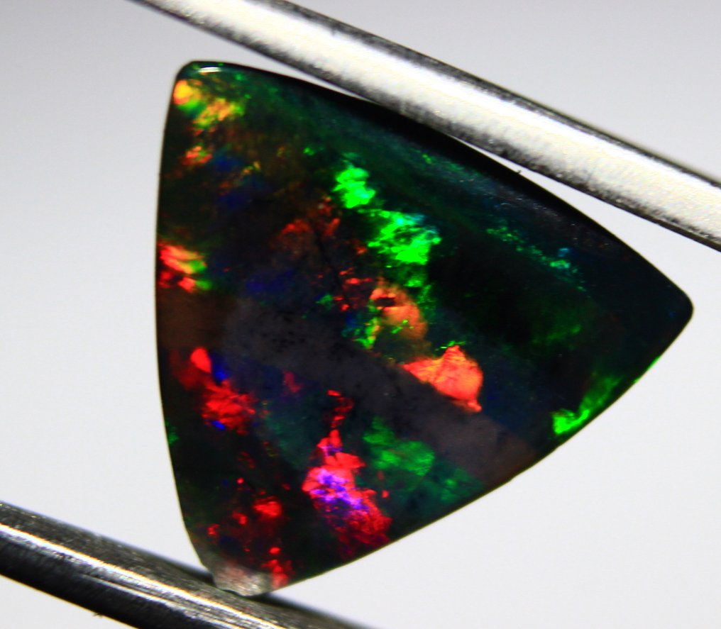 Ct. 3.10 Natural Ethiopian Black Opal Cabochon - Height: 13 mm - Width: 13 mm- 0.62 g #1.0