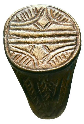 Μεσαιωνική, εποχή σταυροφόρων Μπρούντζος, Ενδιαφέρον δαχτυλίδι με αστέρι του Belén - 18 mm - Αιώνες 11ου/13ου π.Χ. Δαχτυλίδι  (χωρίς τιμή ασφαλείας) #1.0