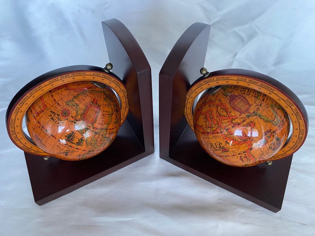 Globe - 1970-1980 - Vintage bookend with globe and world map #1.0