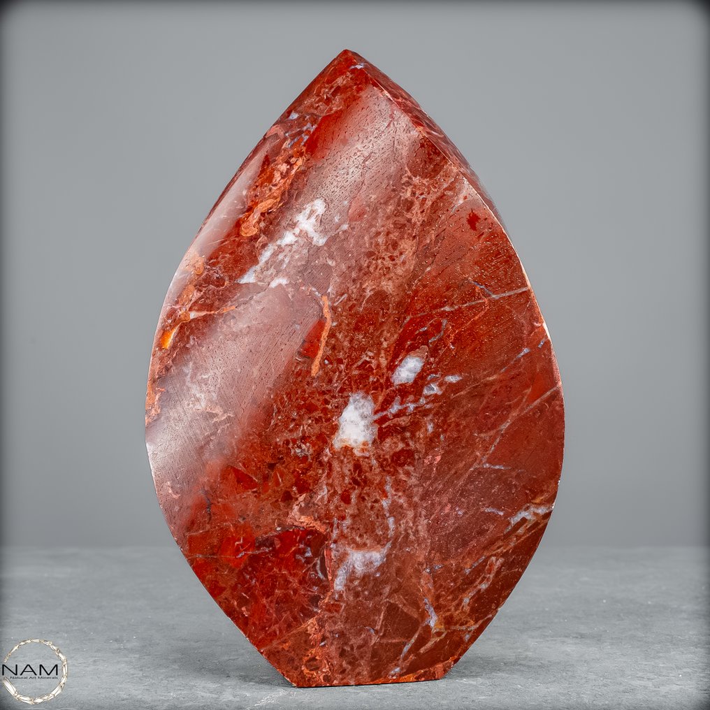 Bright red jasper-quartz flame Symbolic representation of grounding, strength, and inner energy.- 833.83 g #3.2