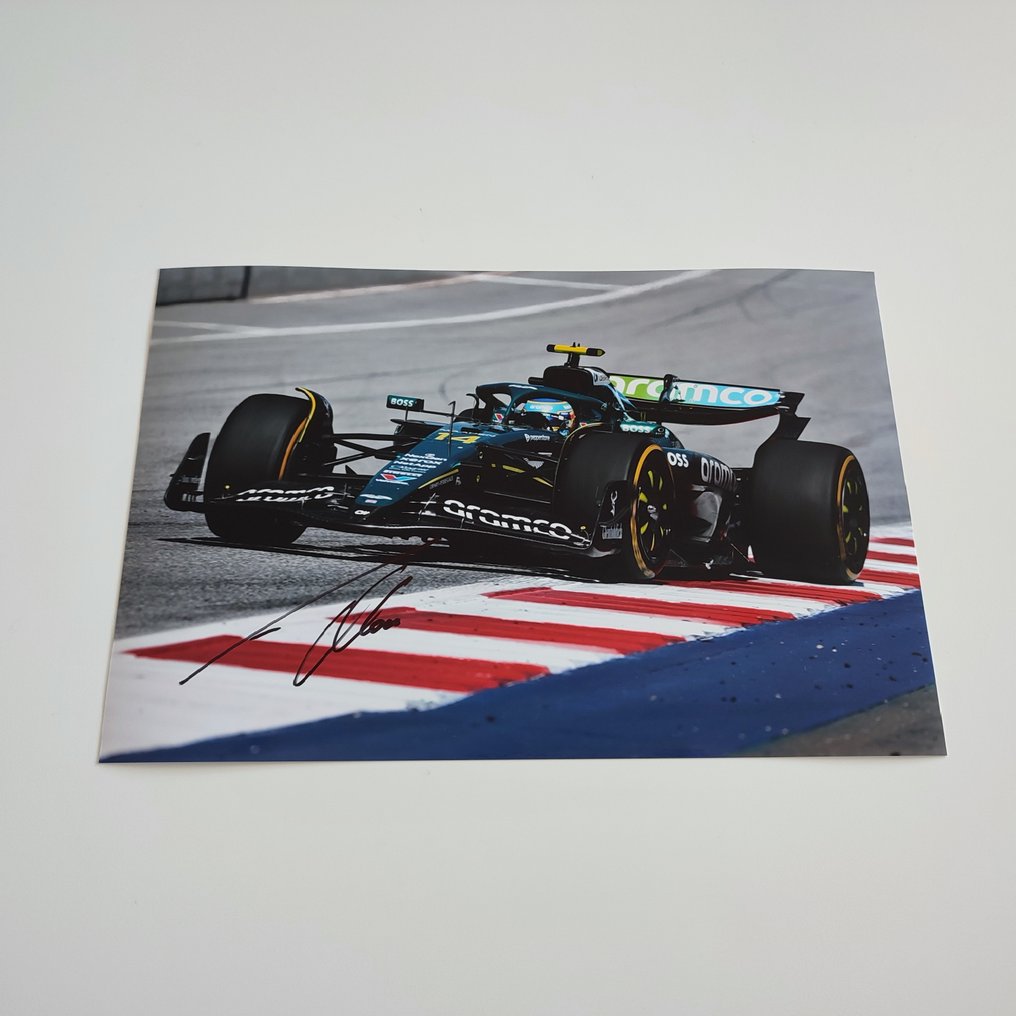 Aston Martin - Fernando Alonso - 2025 - Photograph #1.0