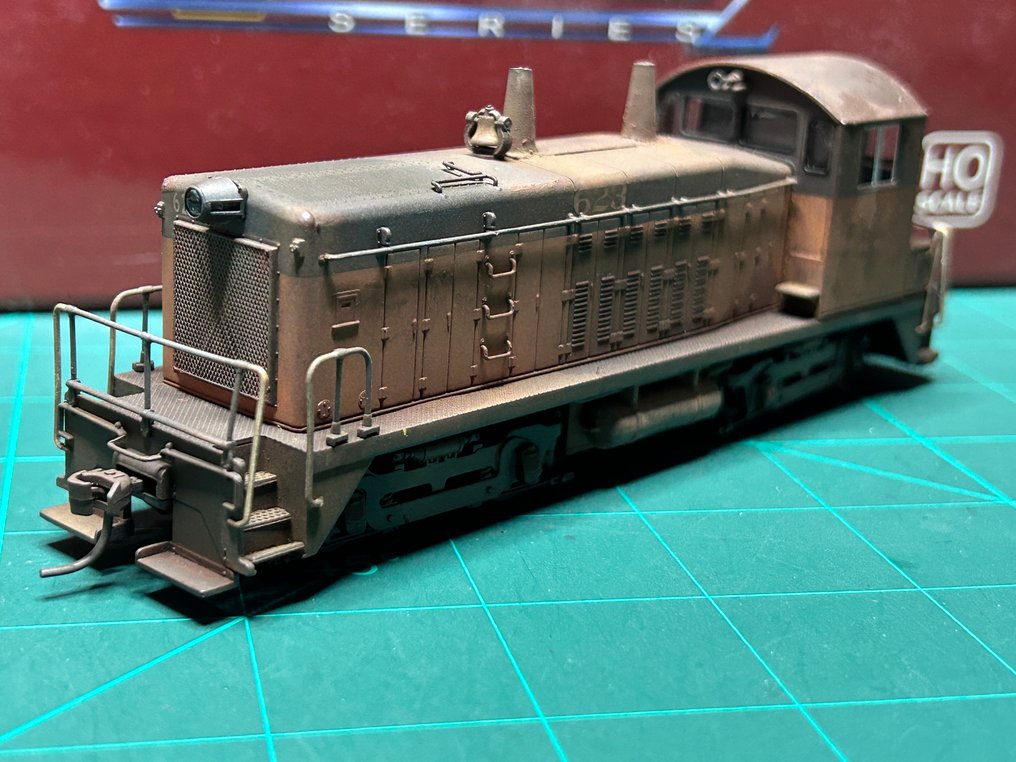 Broadway ltd H0 - 2648 - Πετρελαιοκίνητη-ηλεκτροκίνητη μηχανή τρένου (1) - EMD SW7 - Milwaukee Road #1.0