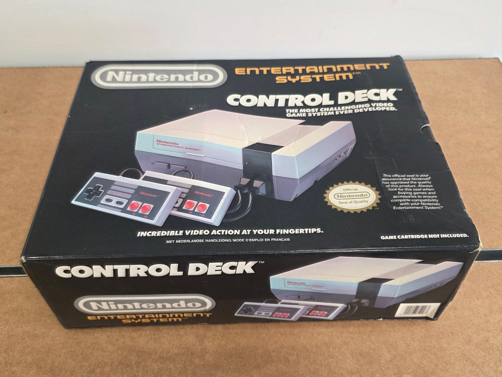 Nintendo - Nes - RARE Output - Control Deck - 8-BIT 1985 - Boxed with 2 Controllers, Mario Bros 3 and cables - Video game console + games - In original box #3.2