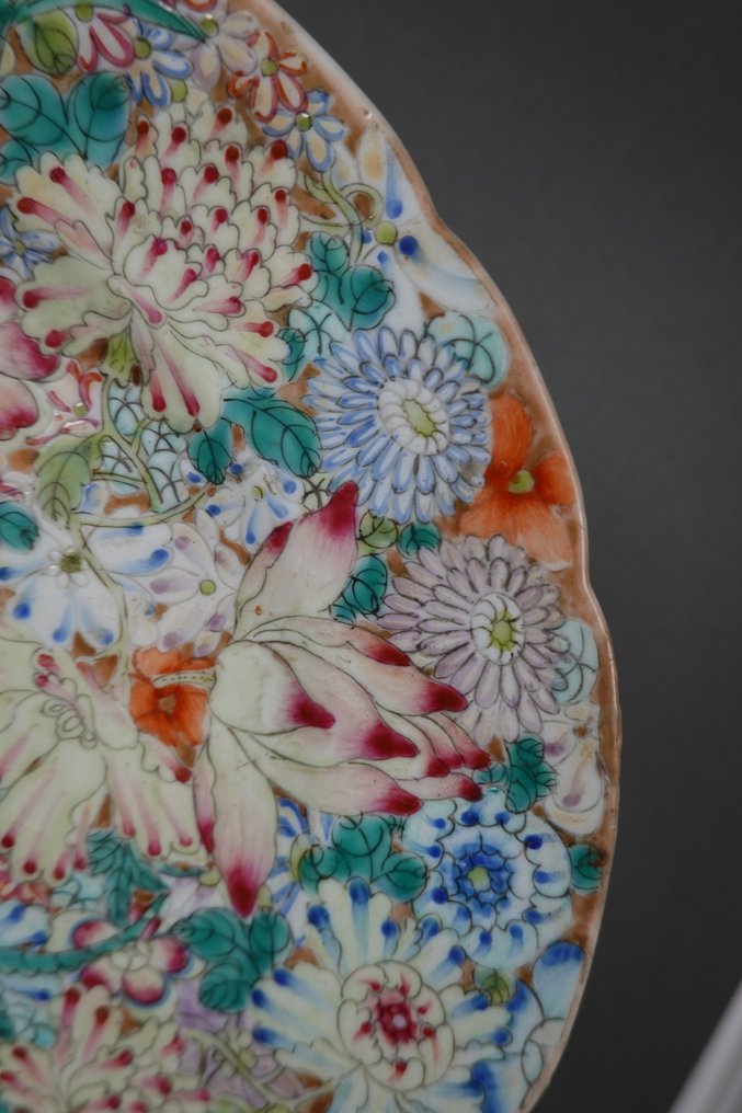 GUANGXU MARK AND PERIOD - Marked Da Qing Guang Xu Nian Zhi - Farfurie - Large Serrated Imperial Famille Rose Millefiore Plate with Apple Green Glazed Back - Guangxu Mark - Porțelan - Imperial Millefiore Plate #4.3