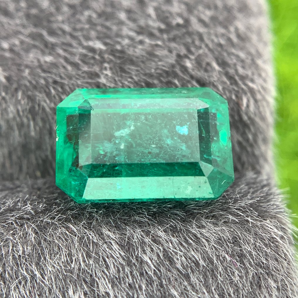 1 pcs  绿色 祖母绿  - 4.51 ct - 美国吉尔德宝石实验室 - 微不足道 #3.2