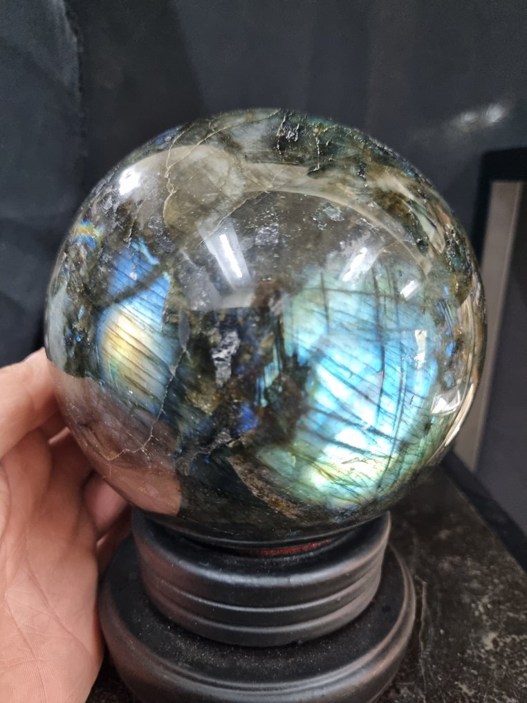 Μεγάλη σφαίρα λαβραδορίτη με όμορφη λαμπερή αντανάκλαση Σφαίρα - Ύψος: 128 mm- 3.3 kg - (1) #4.3