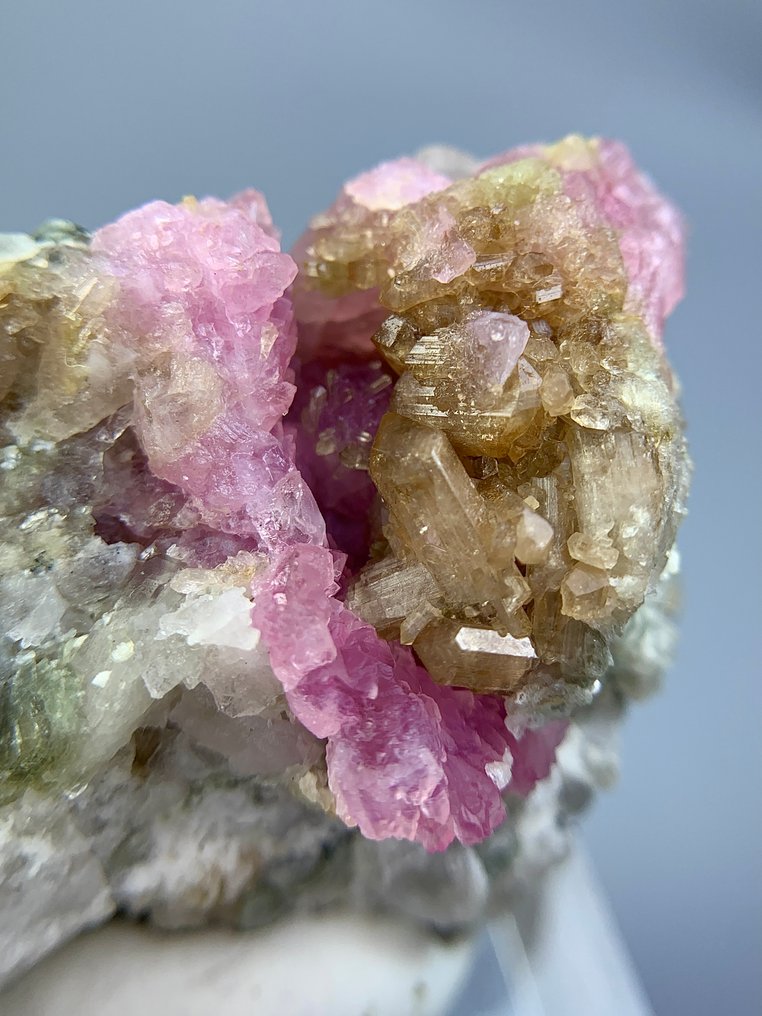 Rose quartz Specimen - Height: 50 mm - Width: 35 mm- 156 g - (9) #3.2