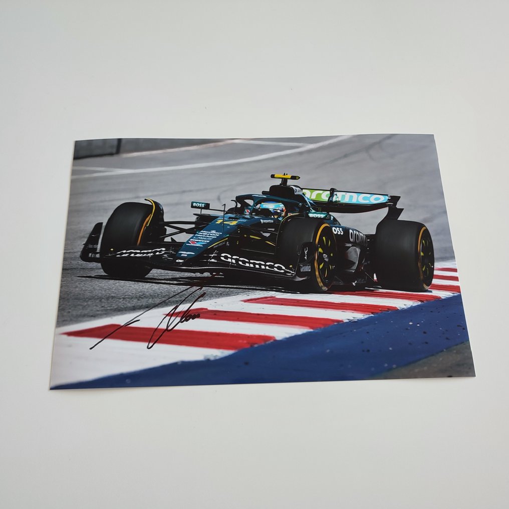 Aston Martin - Fernando Alonso - 2025 - Photograph #1.0