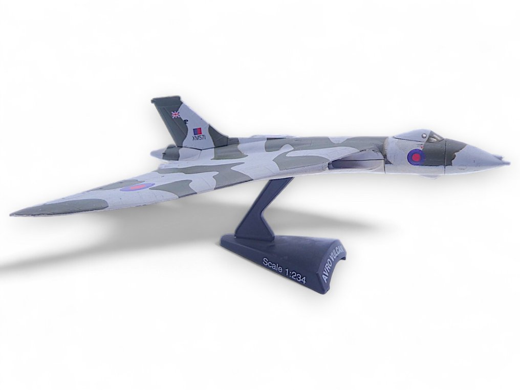 Royal Air Force, Royal Navy (UK) 1:100, 1:120, 1:234 - Model military vehicle (3) - Avro Vulcan / Hawker Hunter / Spitfire Mk.V - World War II - Series: 'If you want peace, prepare for war,' #1.0