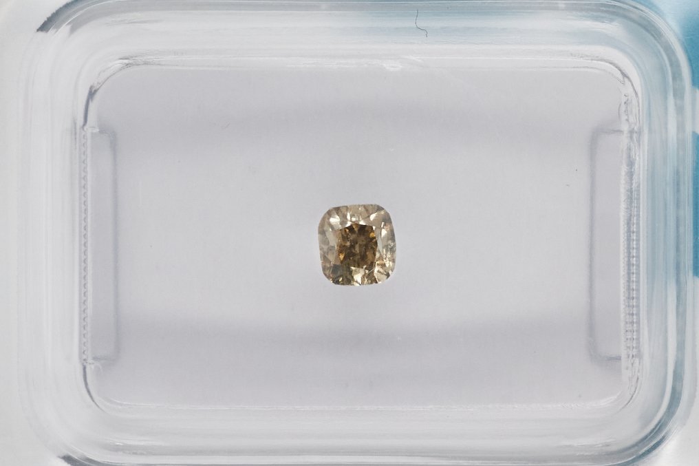 没有保留价 - 1 pcs 钻石 (天然色彩的) - 0.28 ct - 枕形 - Fancy 稍帶棕色的, 稍帶綠色的 黄色 - SI2 微内含二级 - 国际宝石研究院(IGI) #2.1