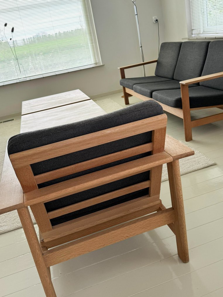 Fredericia Stolefabrik - Søren Holst - Seating group (5) - Bank 2553 - Oak - Complete the seating area. #1.0