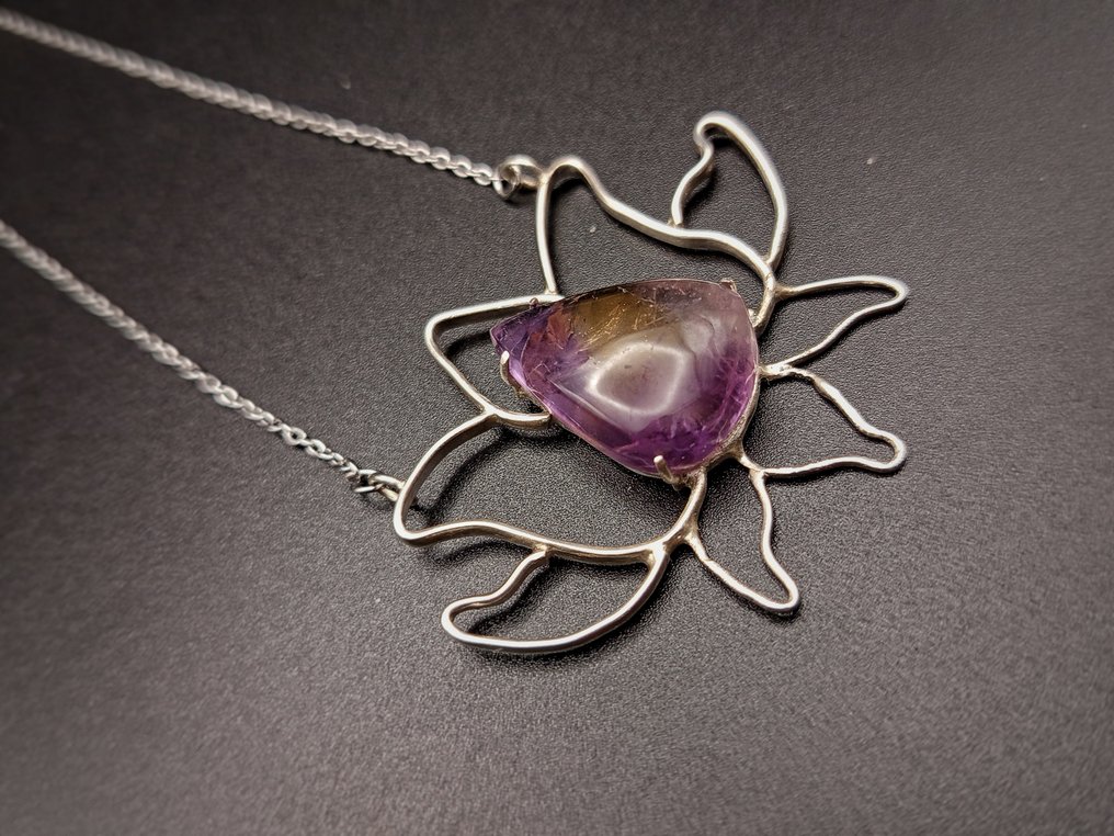 Gioiello "Equilibrio" artigianale in argento 925 con Fluorite top quality, pezzo unico - Altezza: 42 mm - Larghezza: 52 mm- 10.4 g - (1) #4.3