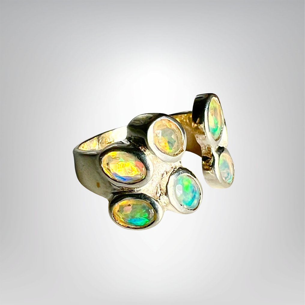 Ekskluzywny pierścionek z 7 naturalnymi opalami - osadzony w srebrze 925 pokrytym rodem. srebro 925- 8 g - (1) #1.0