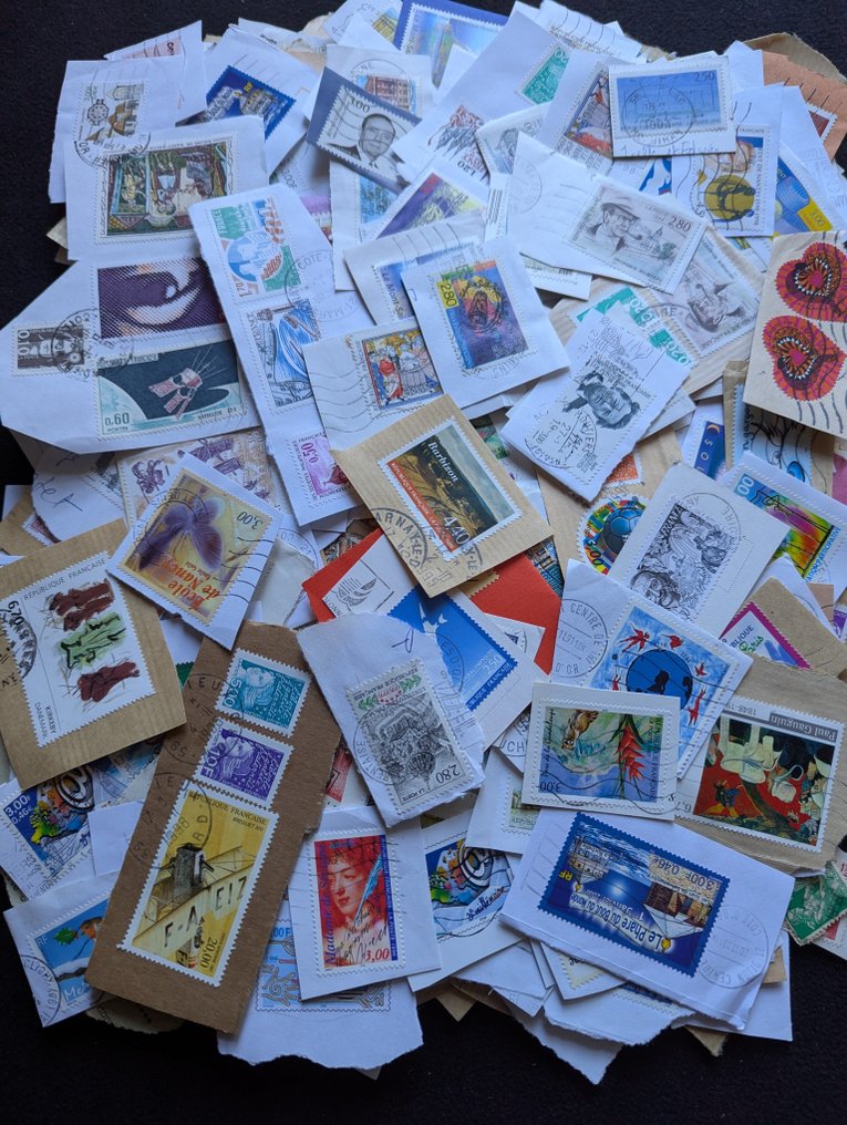 Γαλλία - Χιλιάδες μοντέρνα γραμματόσημα. - sur fragments dans 2 grandes boites #1.0