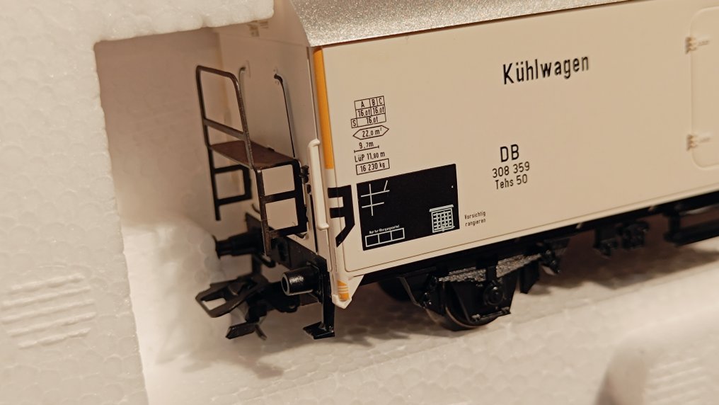 Märklin H0 - 47904 - Modeltrein goederenwagonset (1) - Set van 2 koloniale goederenwagons met zware vrachtwagen - DB #3.2