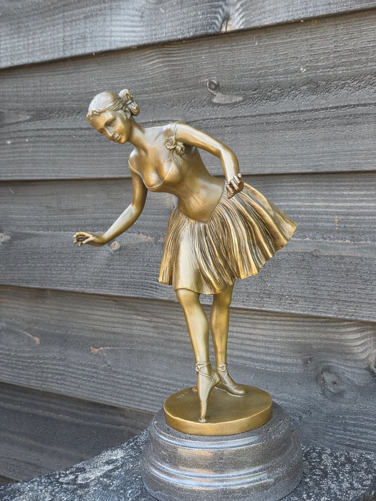 Statua, Large Bronze Lady in Dress - 38 cm - Bronzo, Marmo #1.0