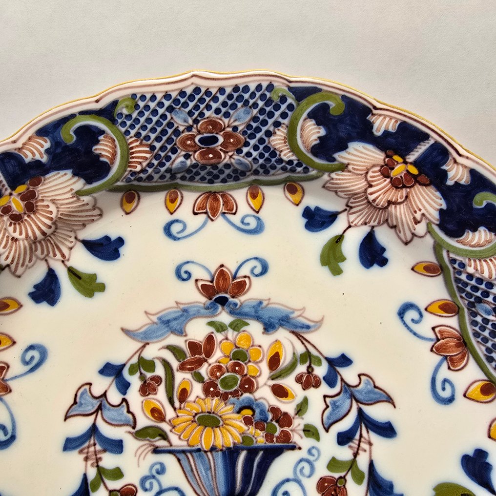 Tichelaar Makkum - drie borden van Tichelaar, één bord gesigneerd WF - Teller (4) - Töpferware - 4 Wandregale Makkum #3.2