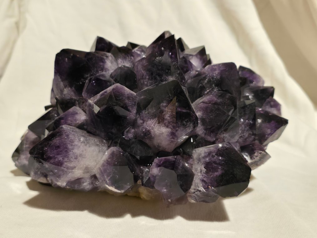 Améthyste Groupe de cristal - Hauteur : 12 cm - Largeur : 24 cm- 5200 g - (1) #1.0